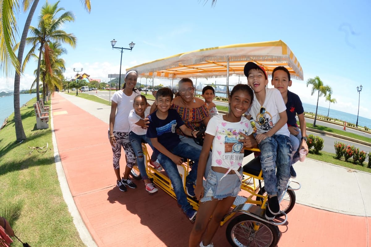 Curioso. Vacaciones. Alumnos se reúnen con su maestra, pero miren para qué