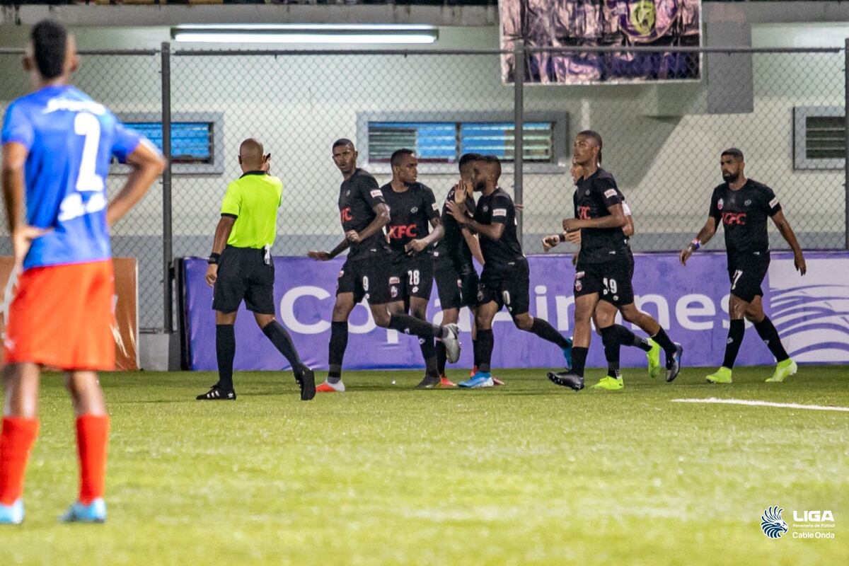 San Francisco le mete 6 goles al Plaza Amador en debut de ‘Gavilán’ Gómez +Videos