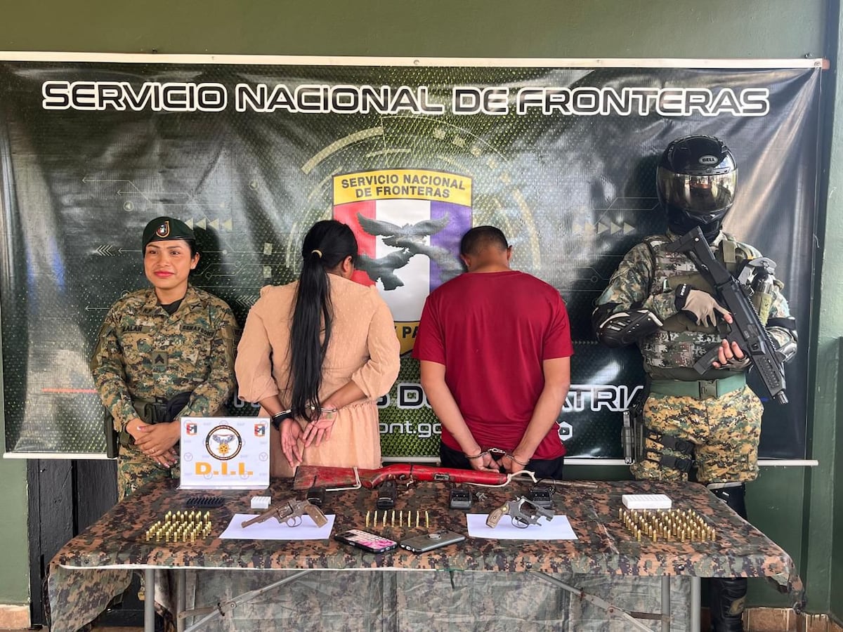 Hallan presunta droga en carro del Estado