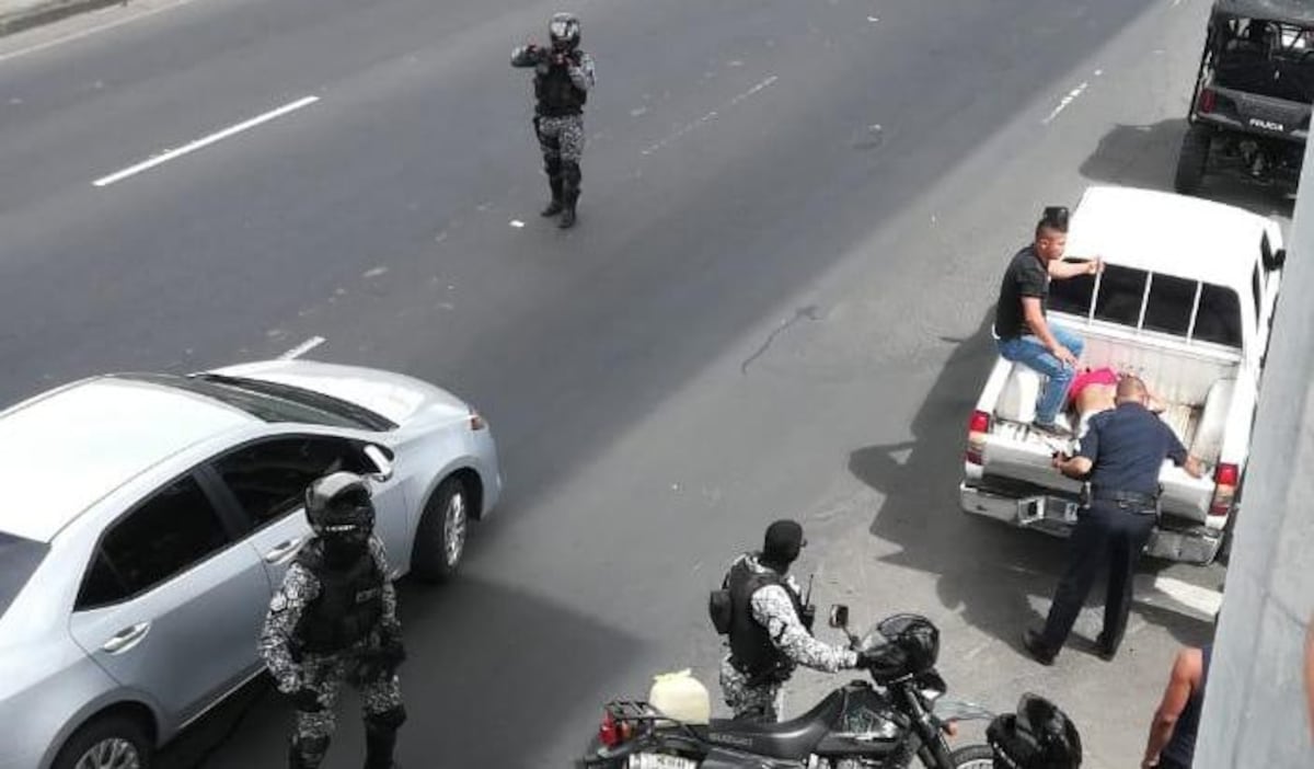 Intentan asaltar banco en Campo Limbergh.Tras tiroteo capturan a 4,pero...