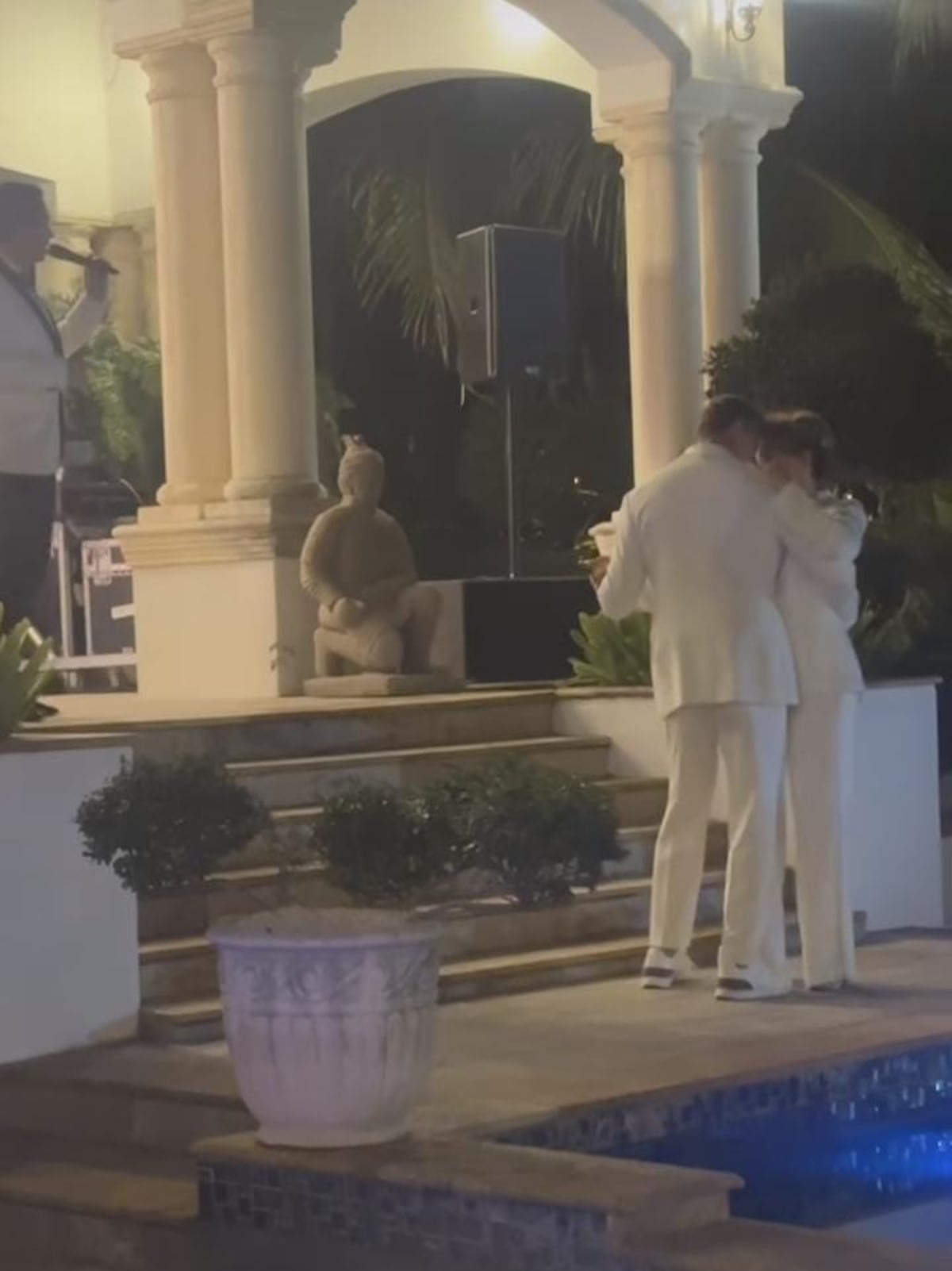 Erika Ender, celebra boda de ensueño junto a su amado Mike a los 49 años de edad +Fotos