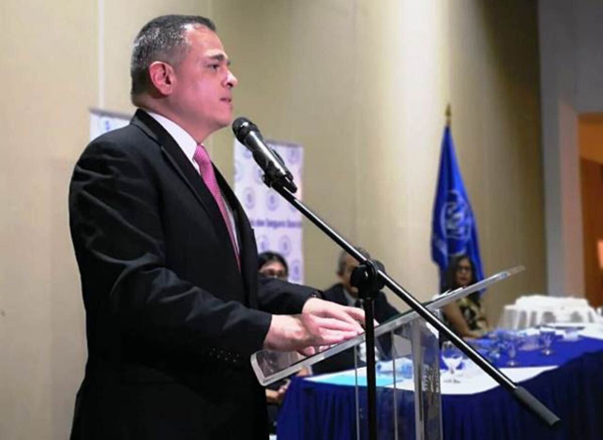 Nuevos médicos especialistas listos para trabajar