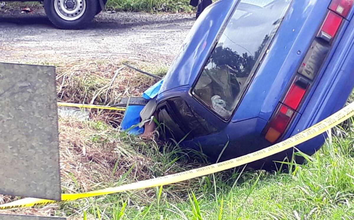 LO ÚLTIMO. Se durmió al volante y voló por el parabrisas | VIDEO