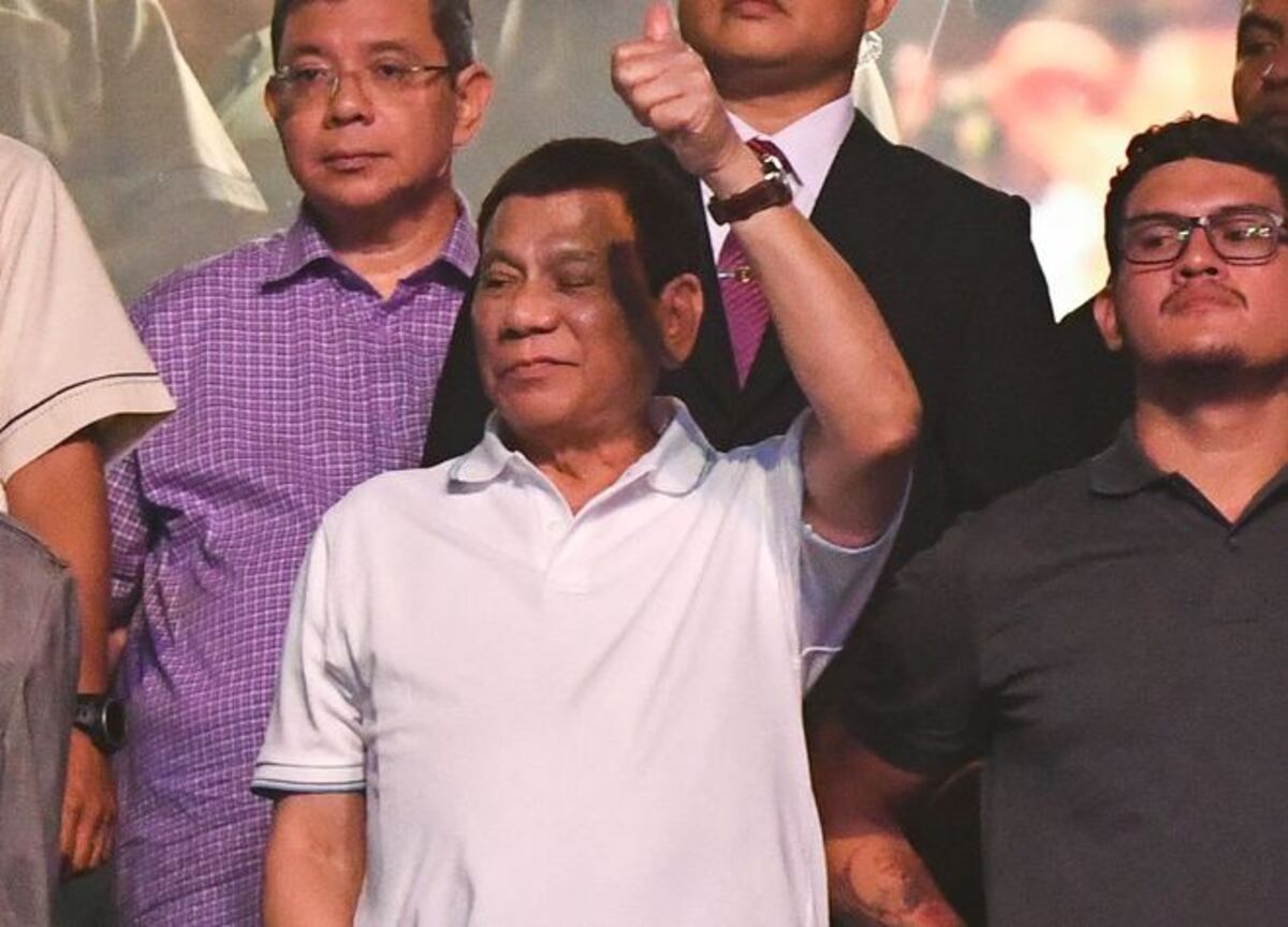 Senador pide a presidente de Filipinas  hacerse 'antidoping' tras broma