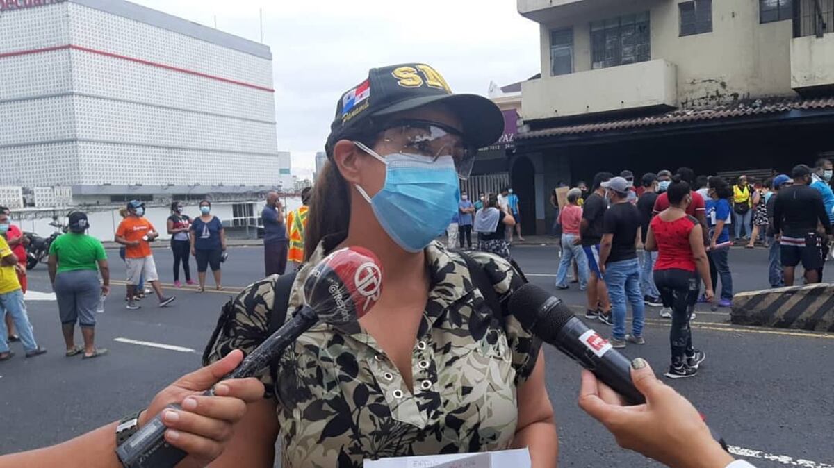 No es por moda. La gobernadora aclara a qué se deben sus ‘looks’ con estampado de militar +Fotos