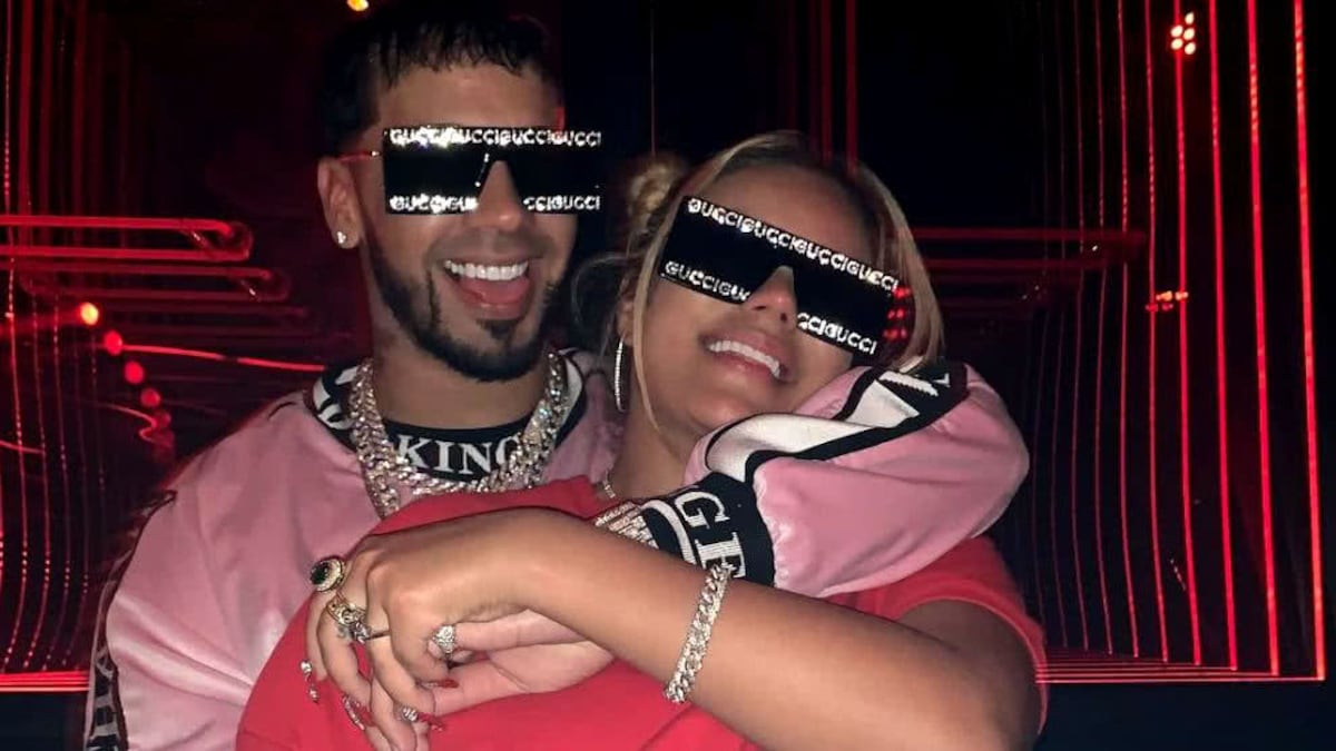 El video de la tremenda caída de Anuel AA en su concierto con Karol G