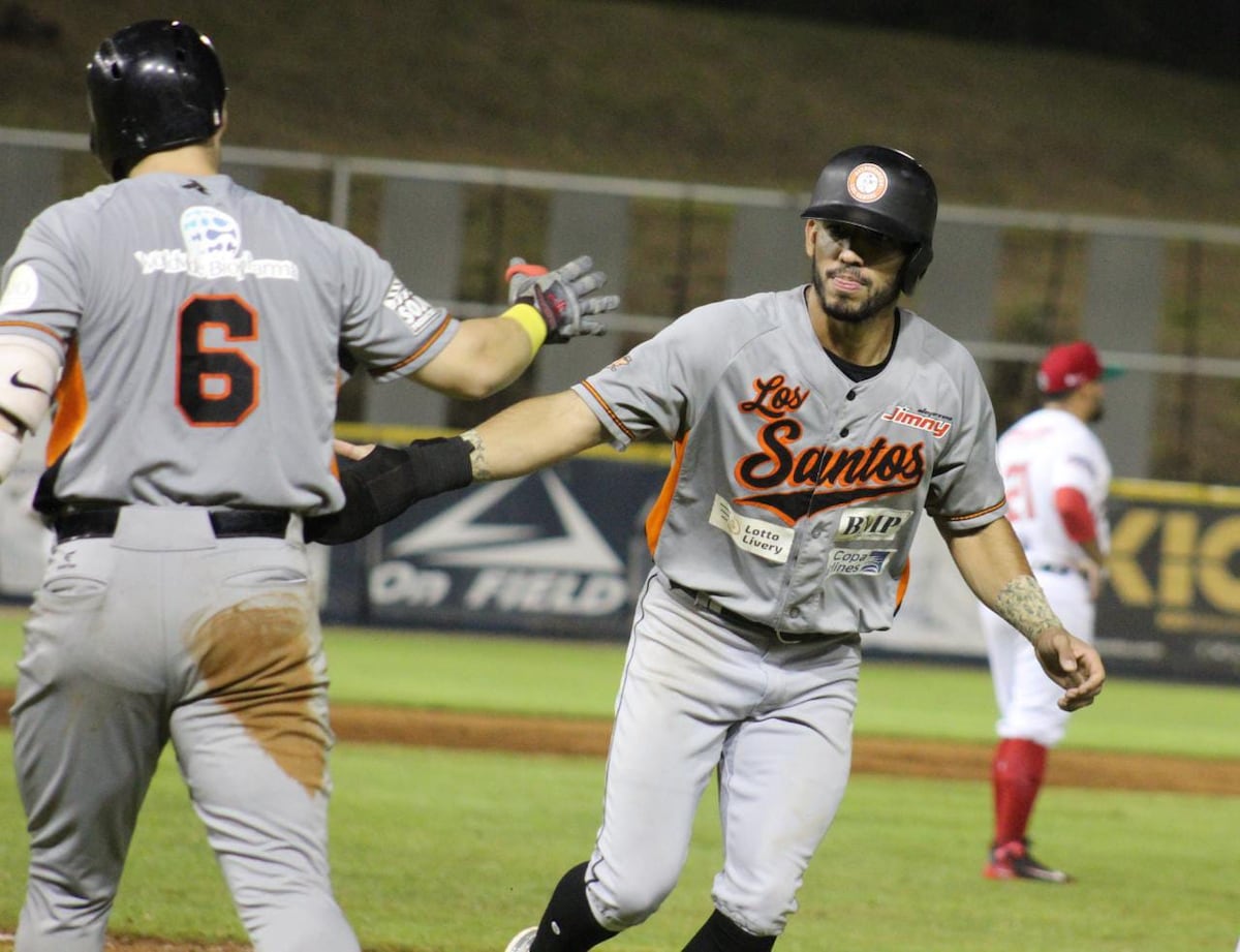 Astronautas de Los Santos ganan y se ponen a una victoria del campeonato en Probeis