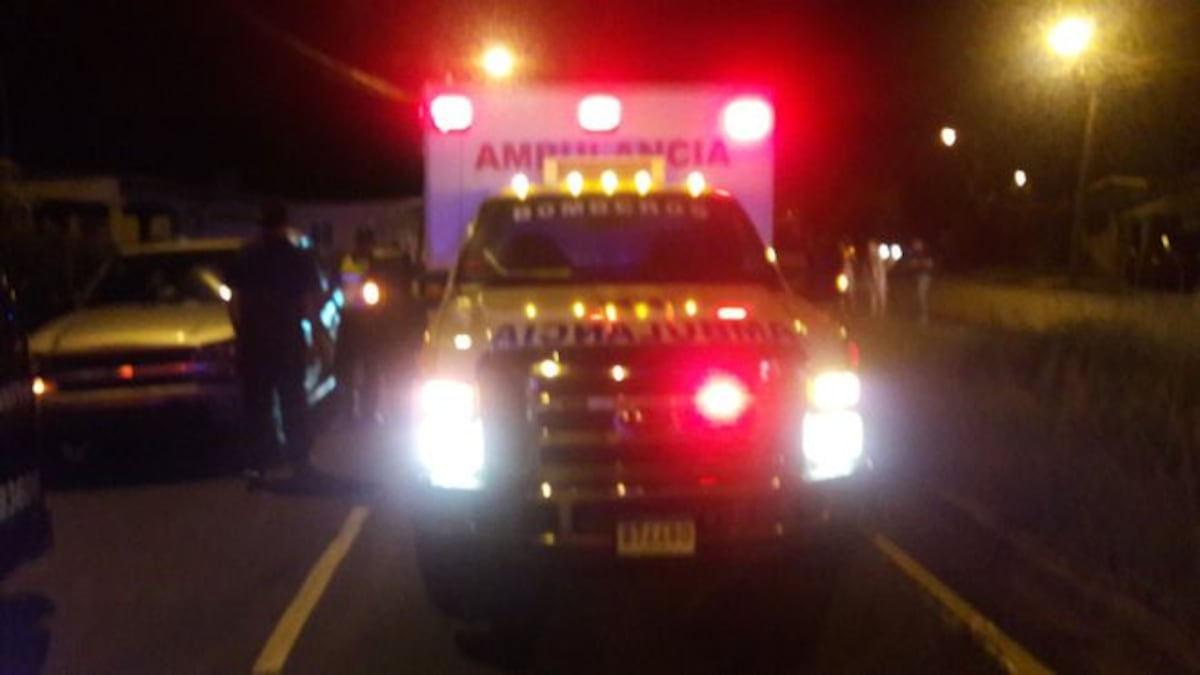  CON TODO Y CERCA. Taxi choca y se mete a una casa en Vacamonte