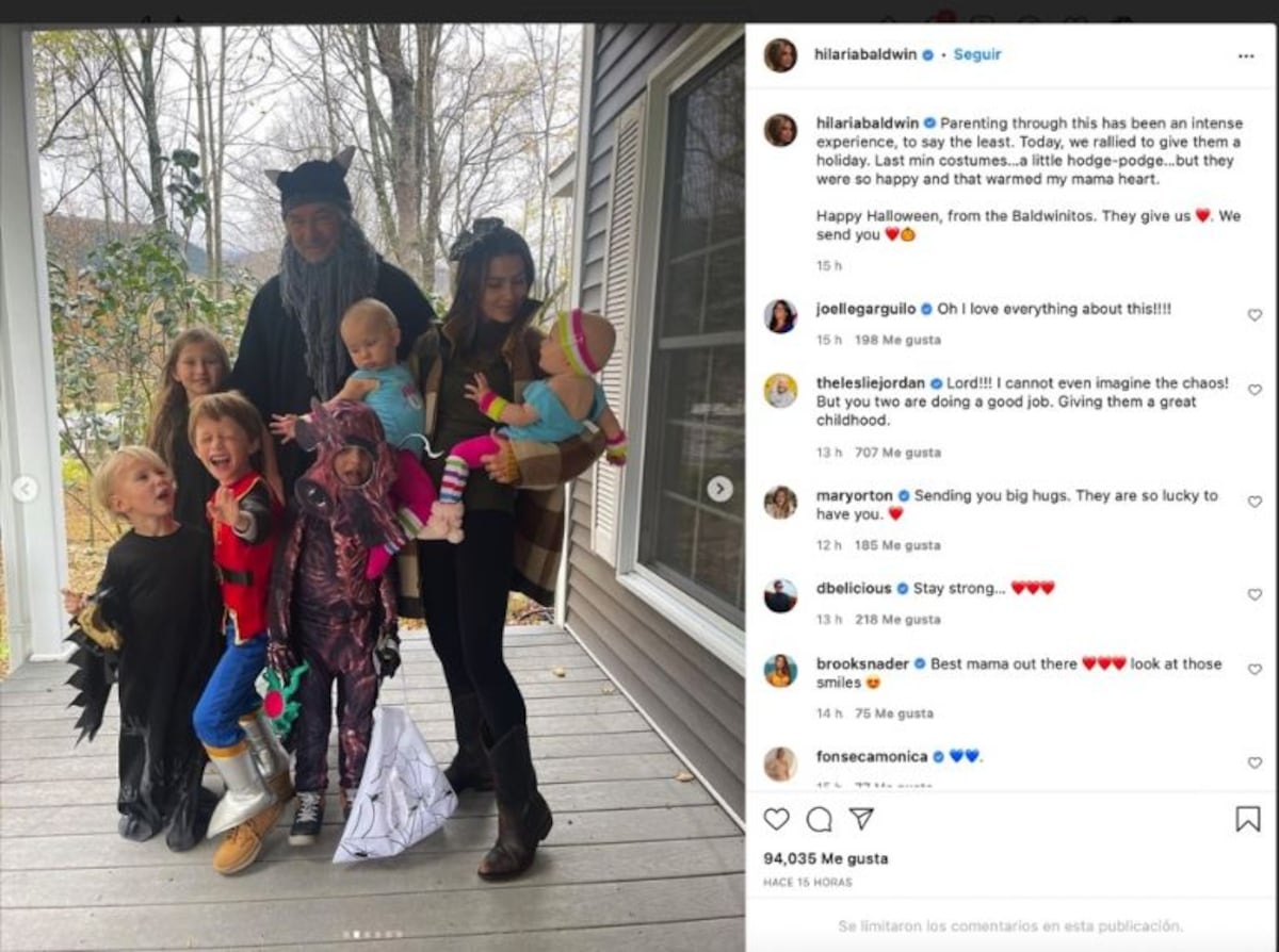 Casi se los comen vivos. Unas fotos de los Baldwin celebrando el Halloween hacen estallar las redes