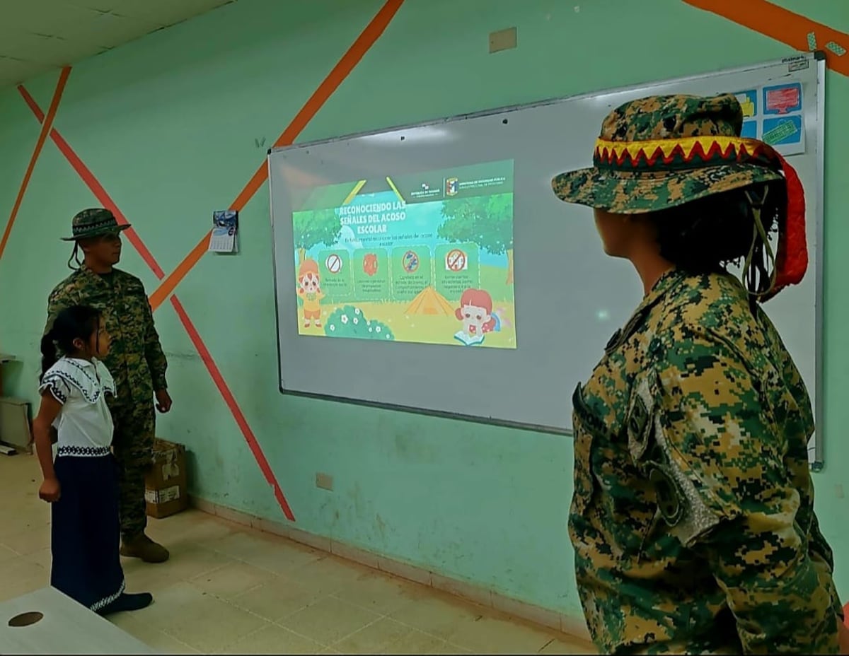 Así la 4ta. Brigada Occidental comparte con estudiantes de Müna