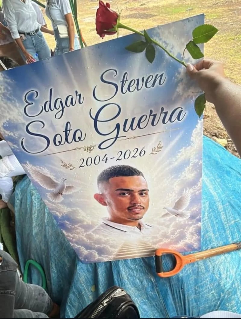Once disparos y un adiós: la despedida de Edgar Soto tras ataque  armado en La Cabima donde murió junto a sus primos 