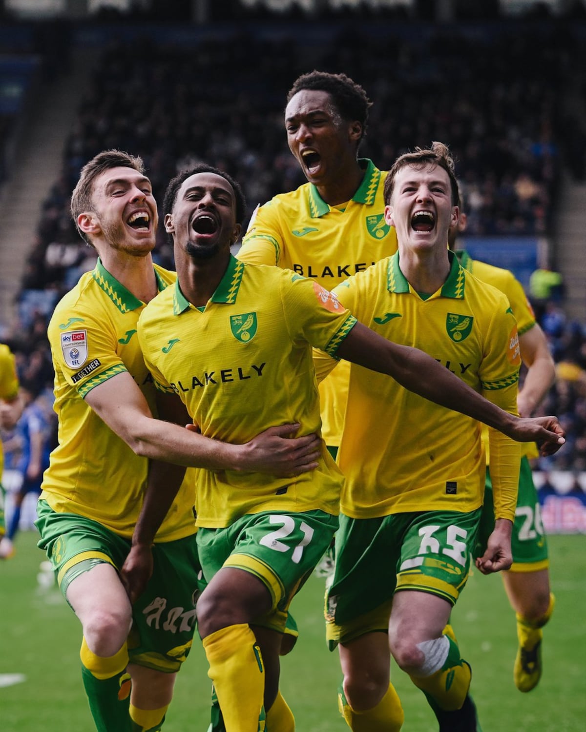 José Córdoba responde y Norwich golpea al Leicester