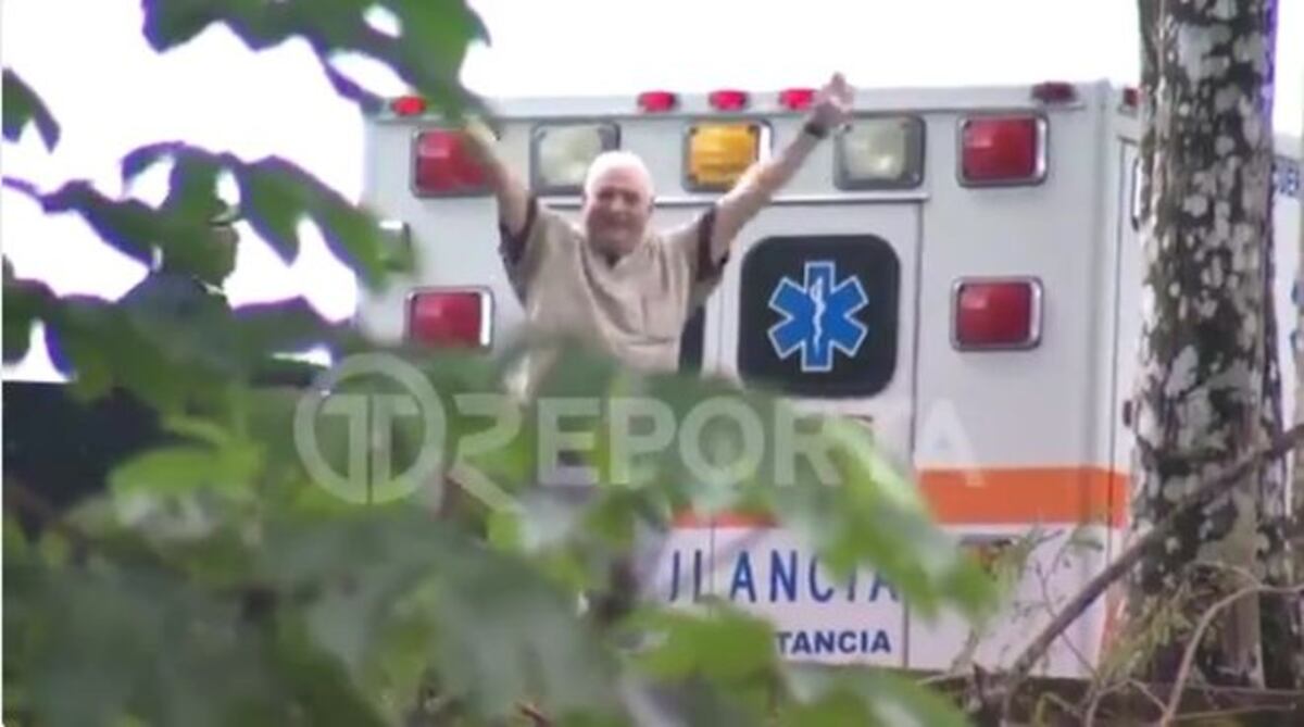 Si Martinelli pasa la noche en la cárcel, se muere, dice Marta. Dice está mal.