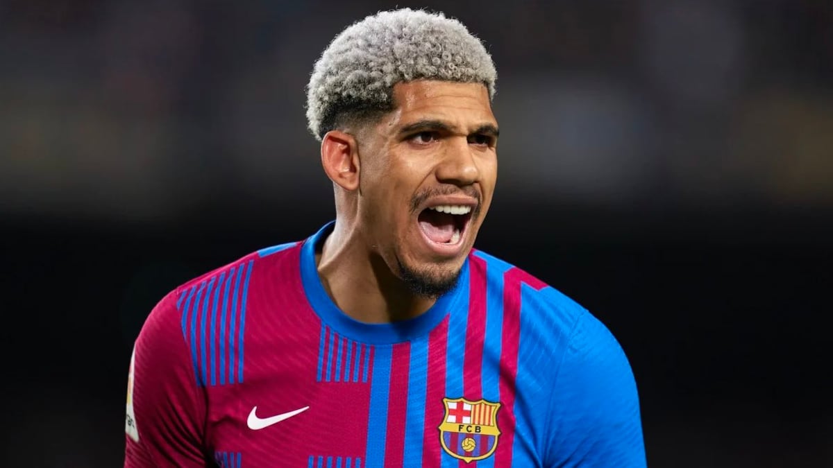 Araujo: ‘Es una felicidad enorme quedarme en el Barça’