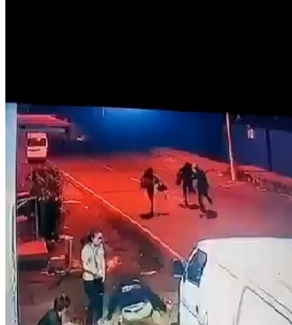 Nueva modalidad. Hombres se disfrazan de mujer y asaltan con arma en mano a comerciantes. Video