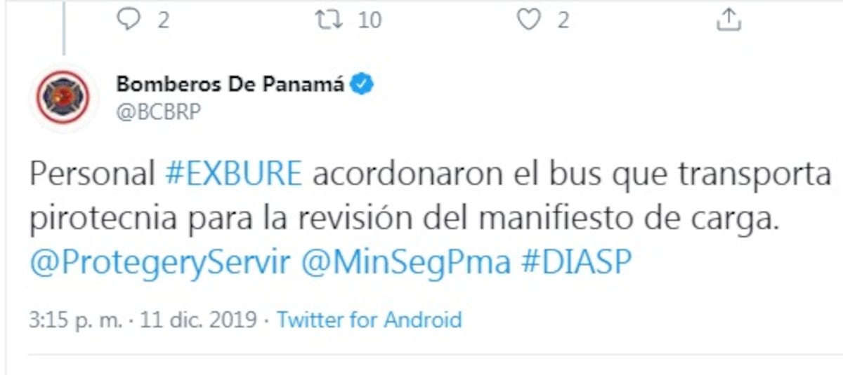 Bus de ruta choca con panel que transportaba pirotecnia. Reportan 16 heridos. Video