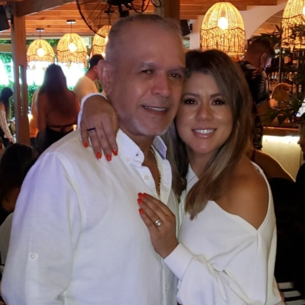 ‘No es mi sugar daddy’, ni mi papá, ni mi abuelo’. Susan Castillo en yate, muestra amor a su esposo en Navidad