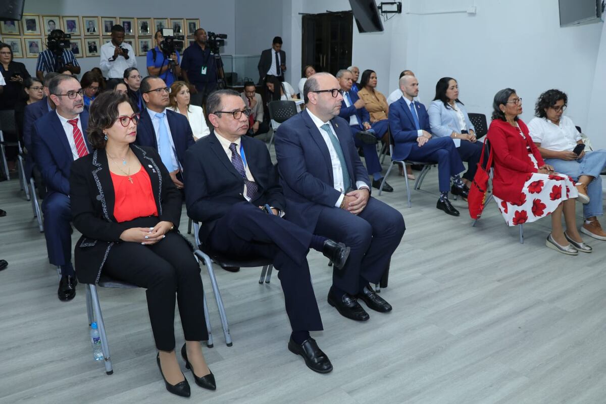 Minsa activa comisión para frenar el desabastecimiento de medicinas en Panamá