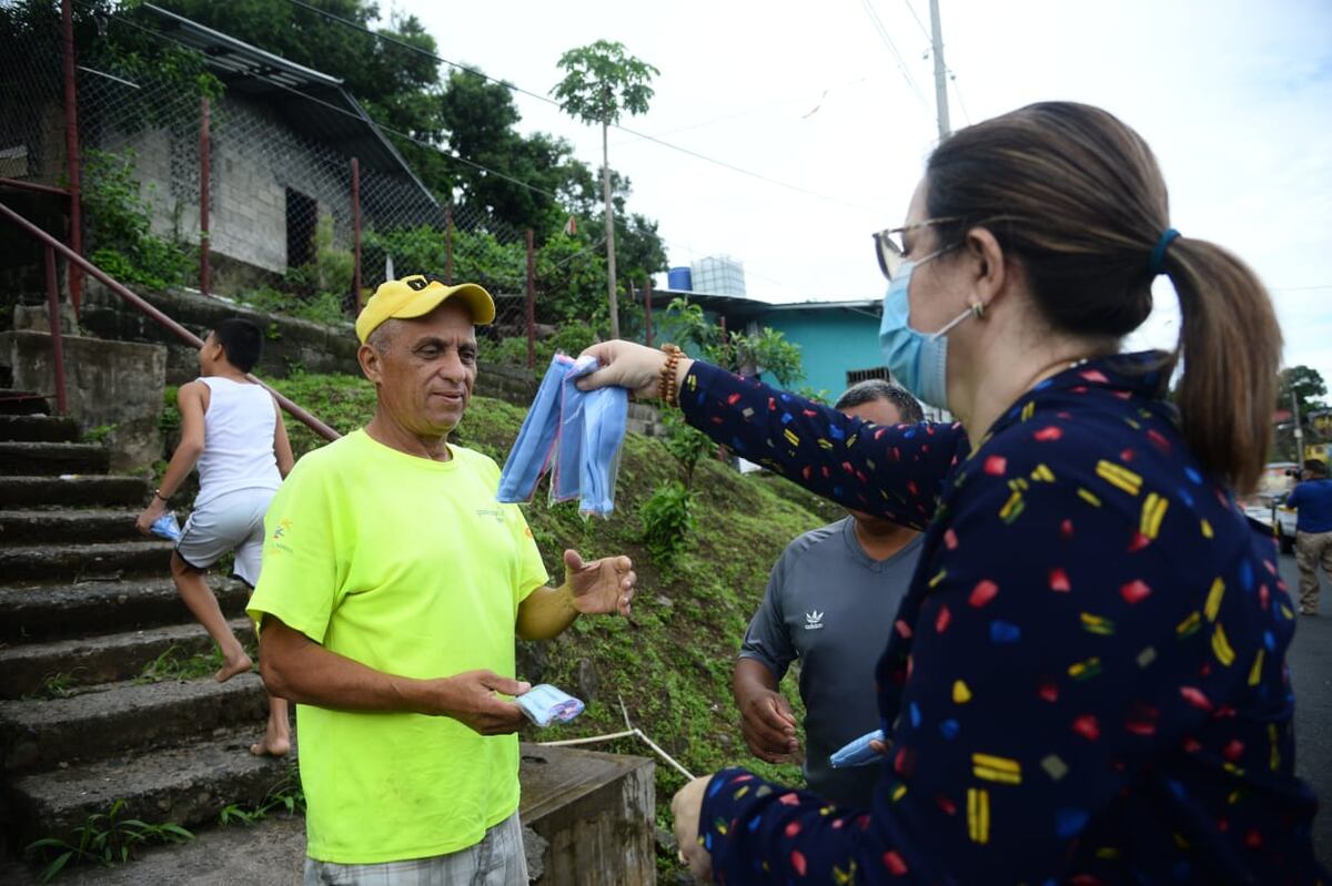 En el último día de la cuarentena entregan mascarilla en San Miguelito para evitar la propagación del virus en este populoso distrito