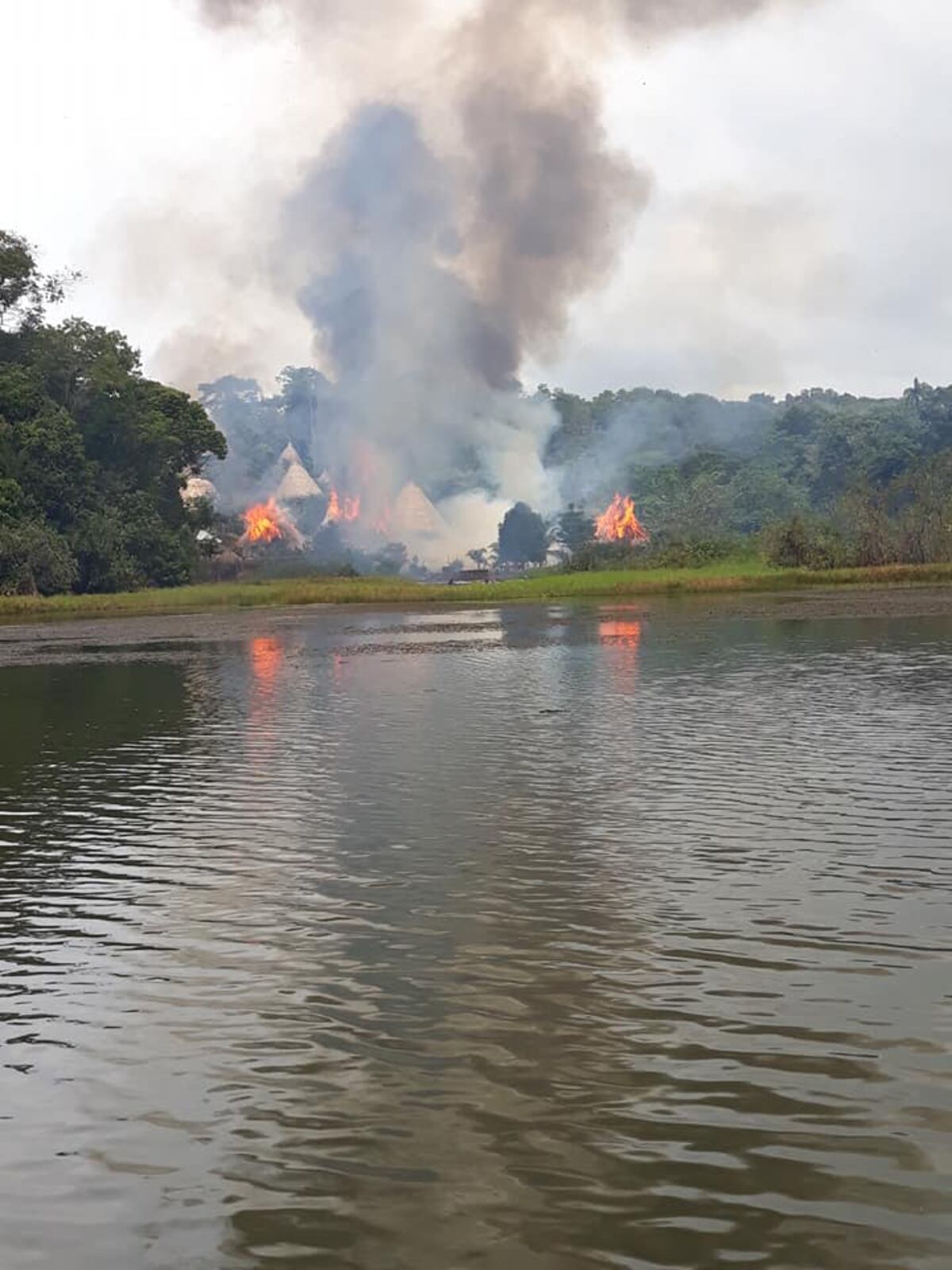 Incendio en Emberá Quera deja a varios moradores sin hogar