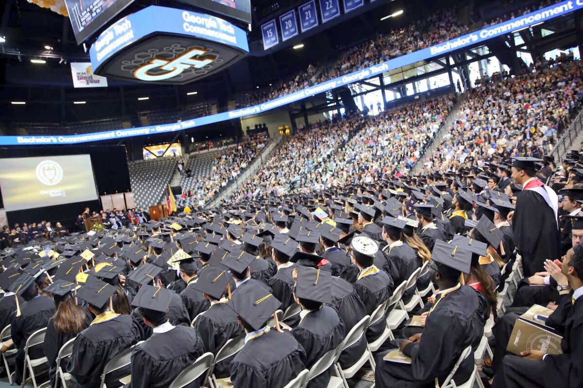 Panameño Ulises Núñez se graduó con altos honores en Ingeniería Aeroespacial