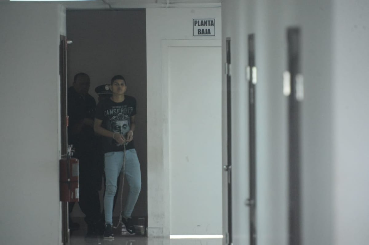 Dejan libre al que tocaba mujeres en los ‘mall’. Le cambian medidas