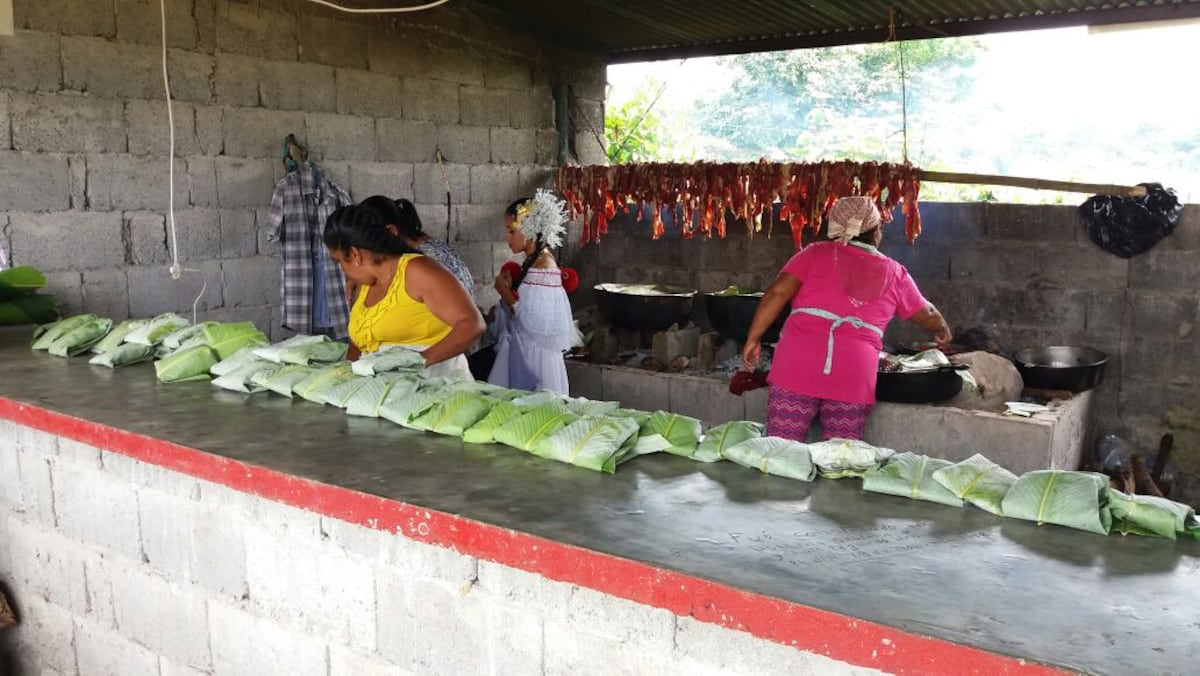 Bugaba celebra el almuerzo tradicional del campo en el 19 Festival Campesino del Mono en Bijao
