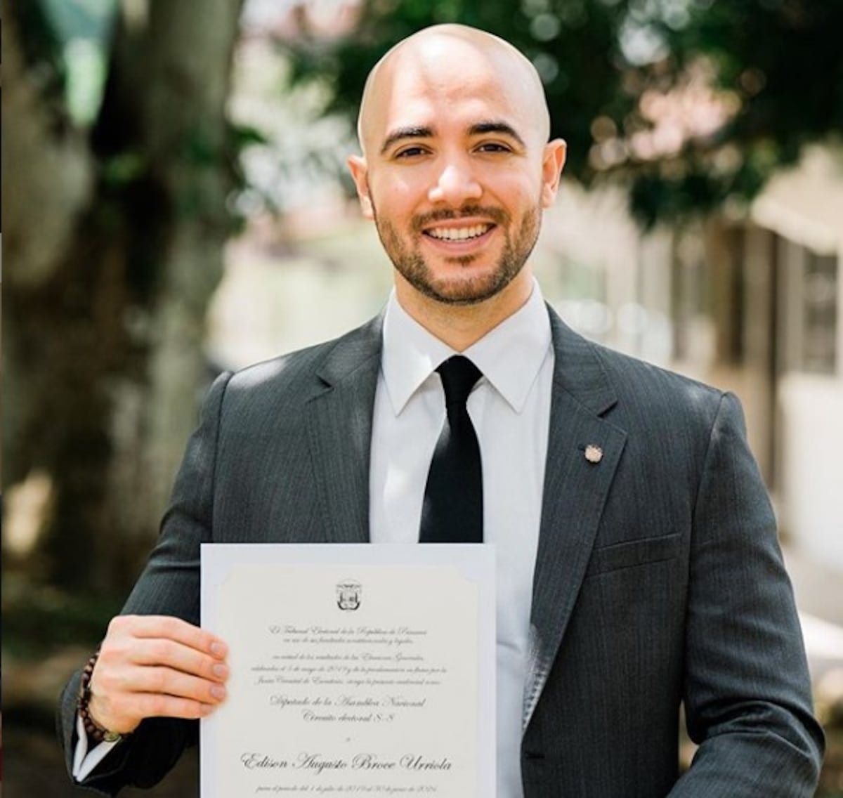 Diputado Edison Broce explicó el tipo de amor que busca