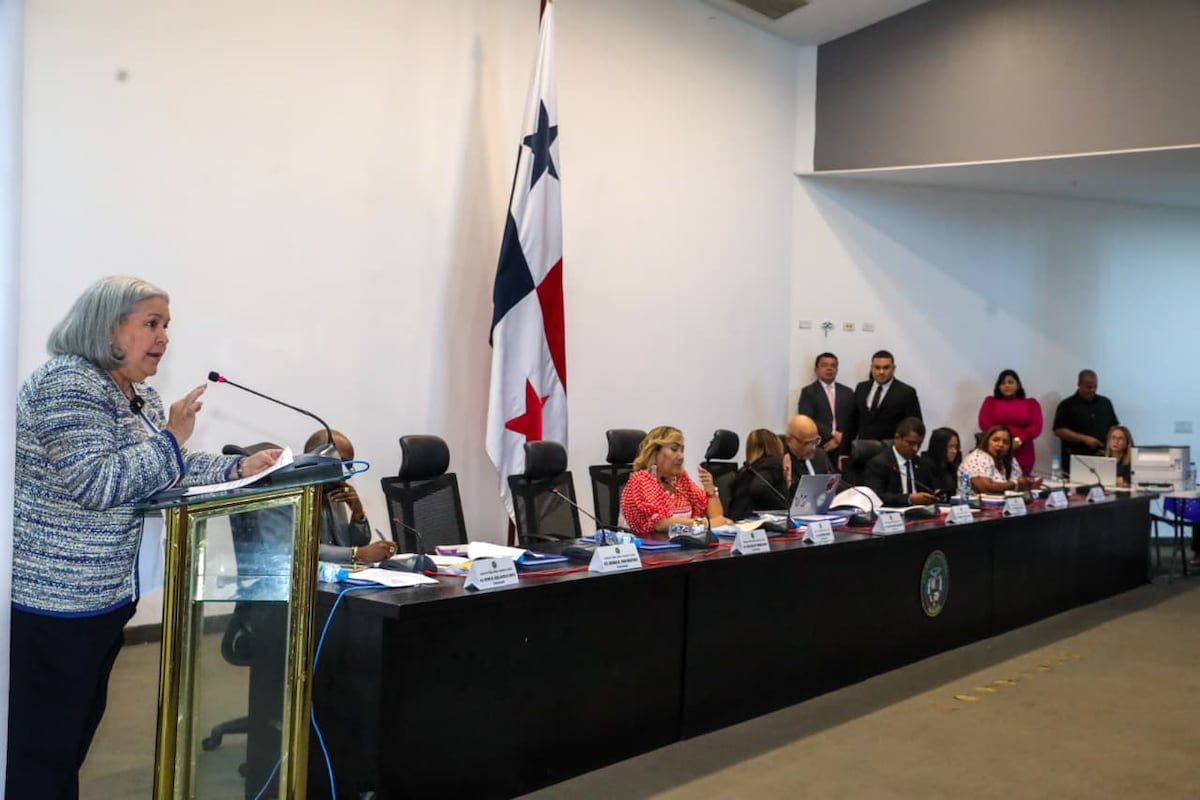 Por las mujeres de Panamá: Mides exige a los diputados acciones para ayudar al Inamu
