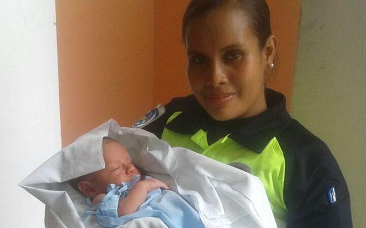 Agresora termina en el Matías Hernández y bebé fue amamantado por una policía