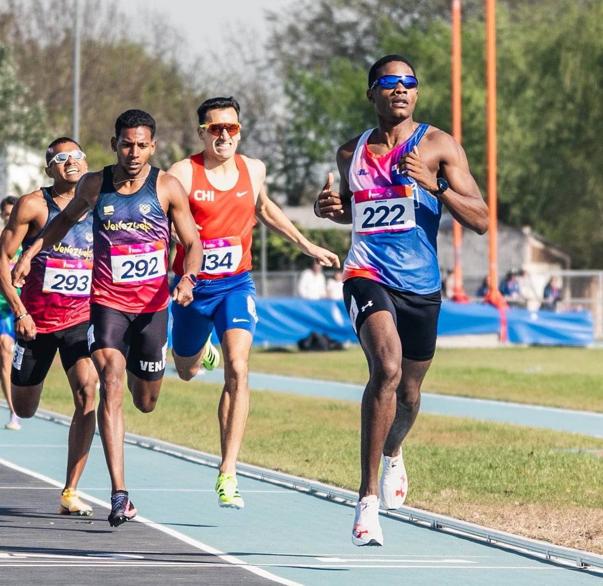 ¡El rey sigue siendo panameño! Chamar Chambers vuela por otro oro en los 800 metros