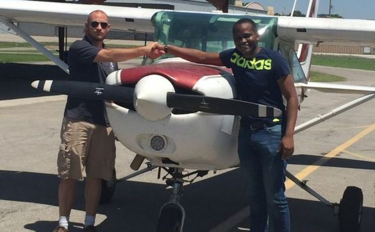 Tuvo su tira y jala con la exCanta Conmigo Elizabeth Grimaldo  y ya es piloto