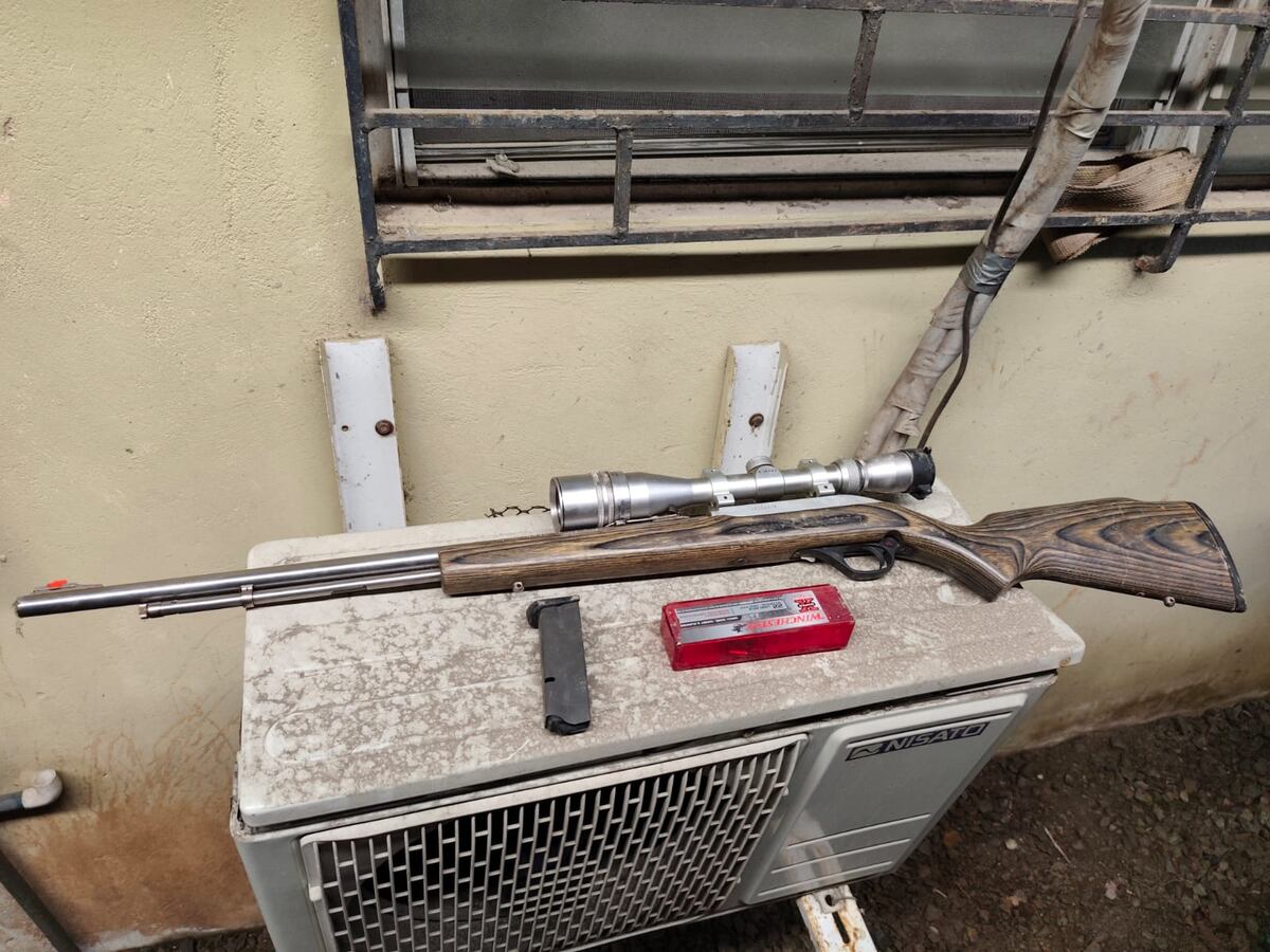 Con la mira bien puesta: decomisan rifle en Puente del Rey