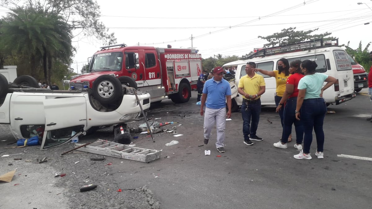 Uno queda atrapado entre hierros retorcidos. Aparatoso accidente de auto en la entrada de Bijao deja 5 heridos. Video