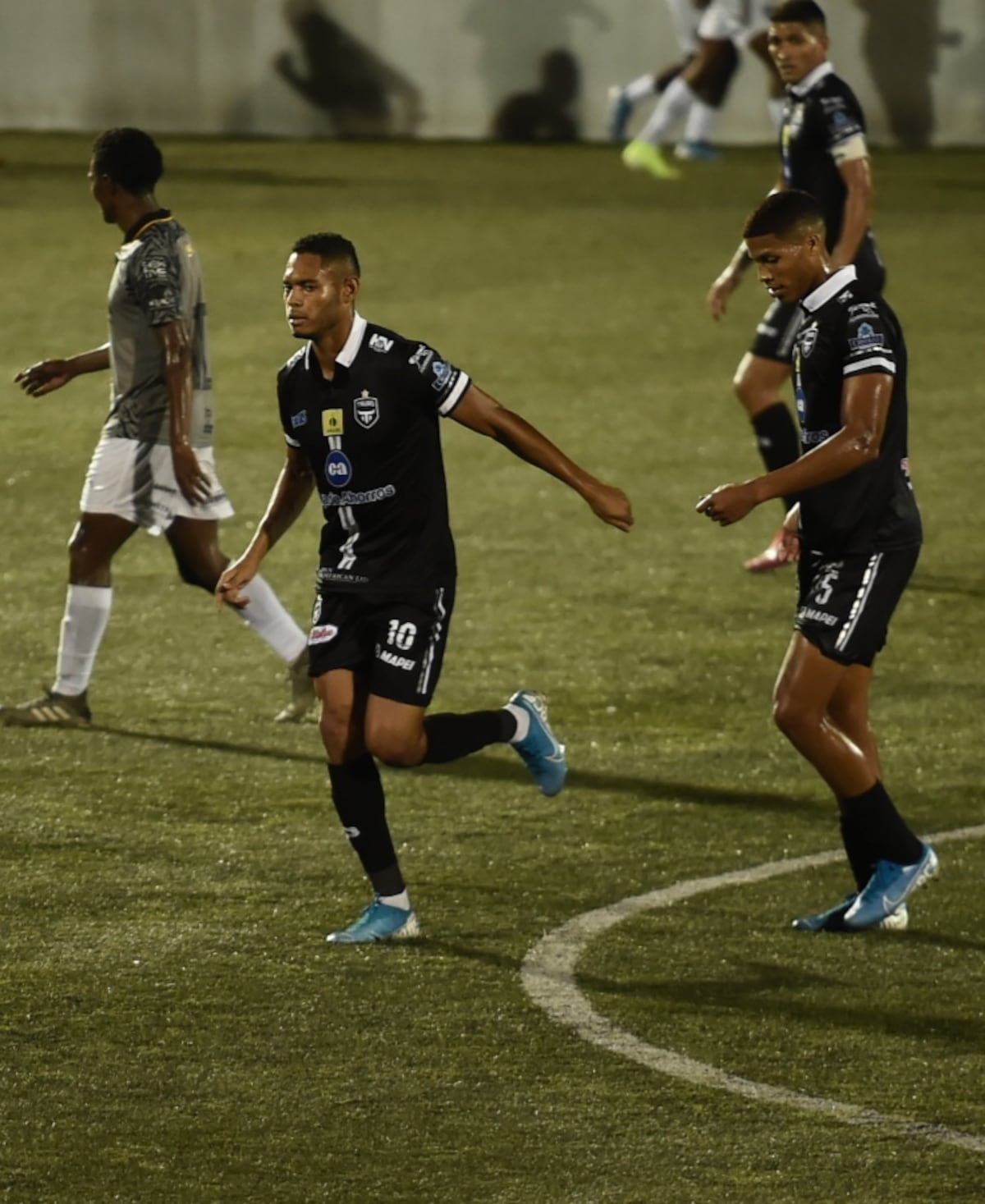 De terror. Ismael Díaz sufre lesión en una rodilla y será operado