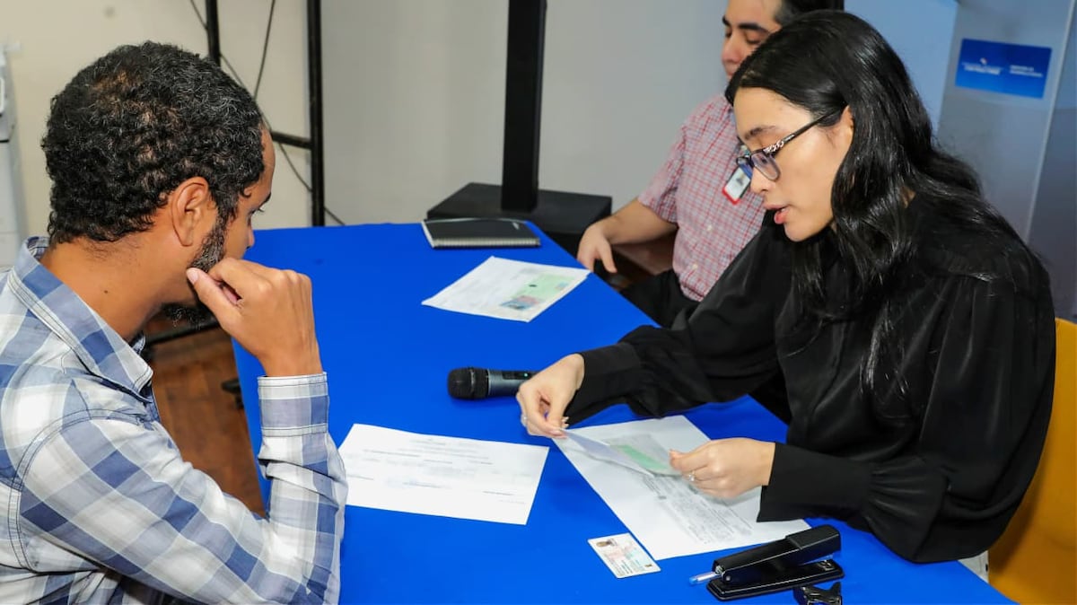 Tras más de una década de espera, exfuncionarios reciben pagos del MIDES