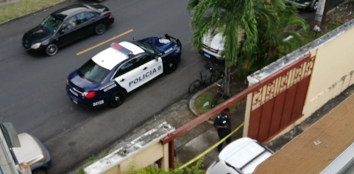 Investigan a maestra de Educación Física por auto robado