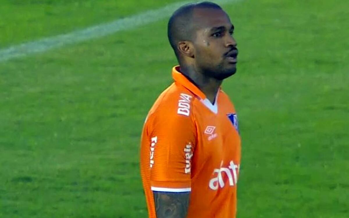 'Manotas' Mejía es titular en Uruguay