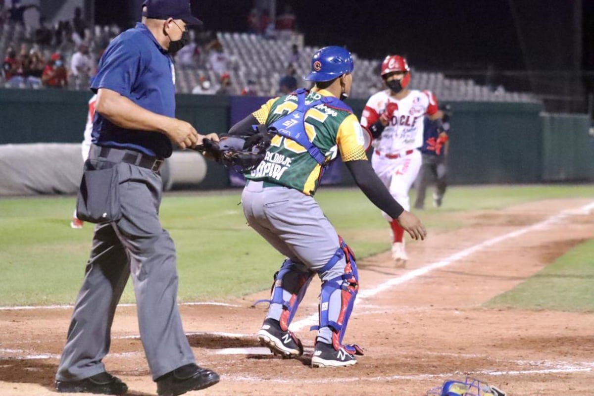 El campeón defensor Coclé blanquea  y noque a Oeste y sigue imparable