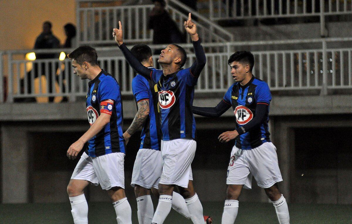 El panameño Gabriel Torres marca 'hat trick' con su equipo en Chile