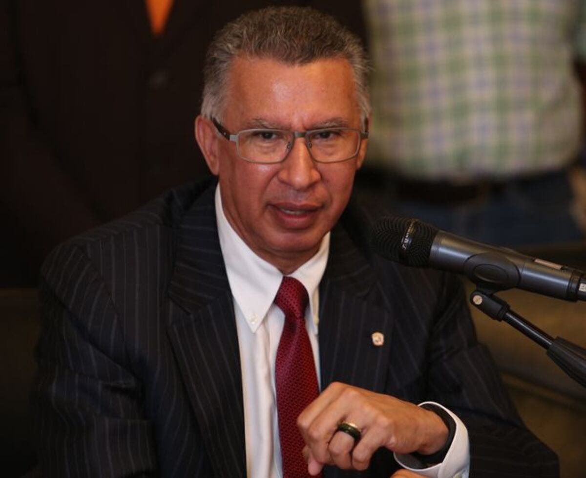 Se formó. Trabajadores de CSS reaccionan a renuncia del director Alfredo Martiz