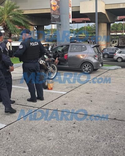 HORROR A PLENA LUZ DEL DÍA. Doble homicidio en plaza comercial en Villa Lucre deja a hombre y mujer embarazada muerta 