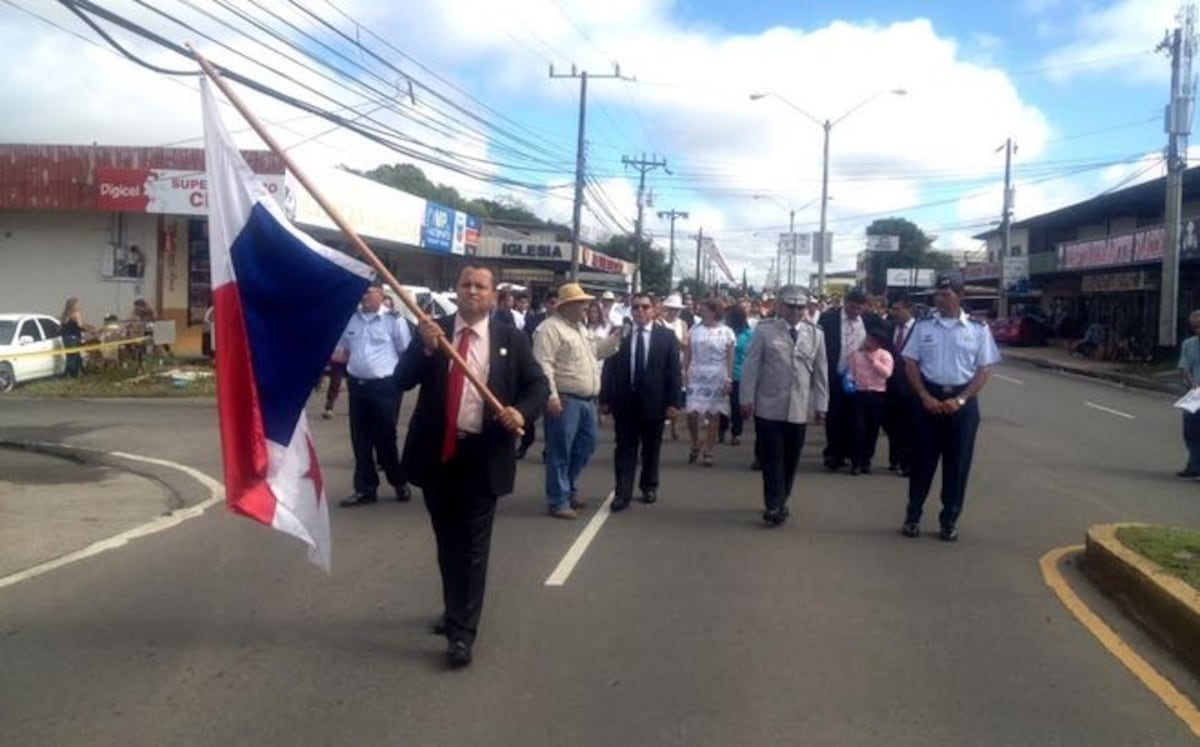 Santiago se viste de patria