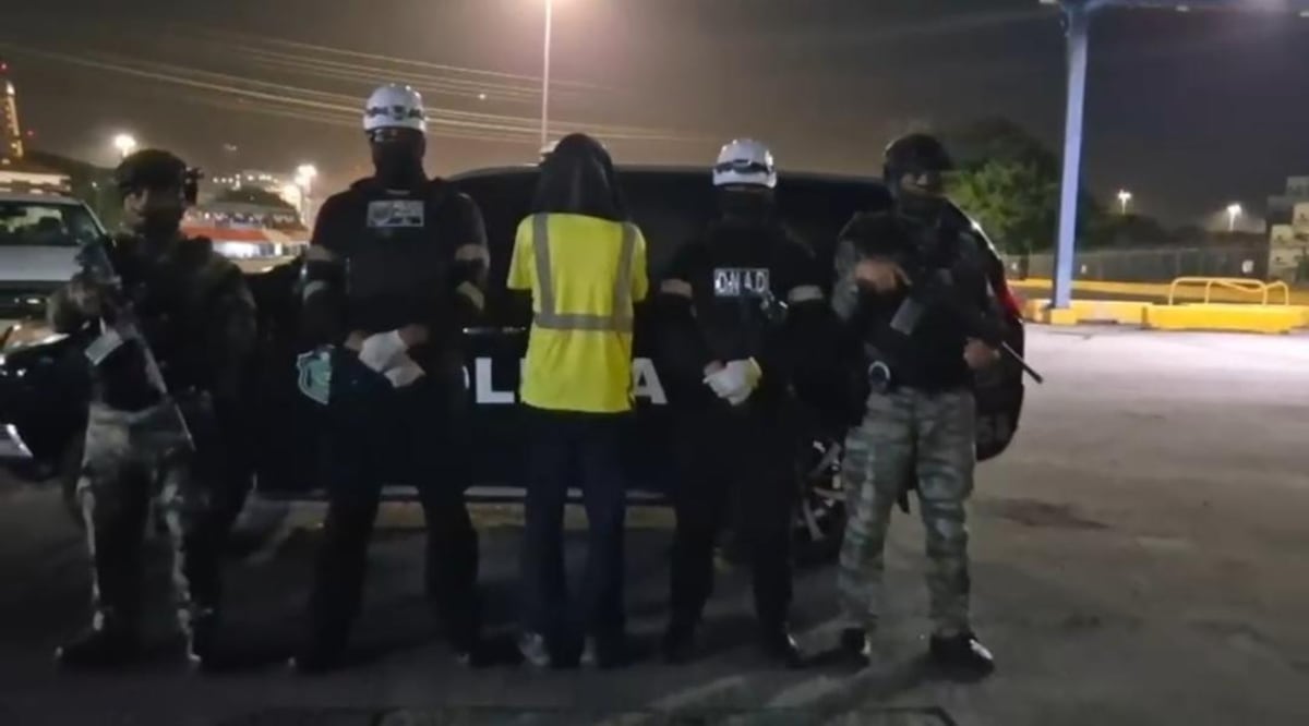 Se les cayó la entrega: hallan 201 paquetes de droga en camión en puerto del Pacífico
