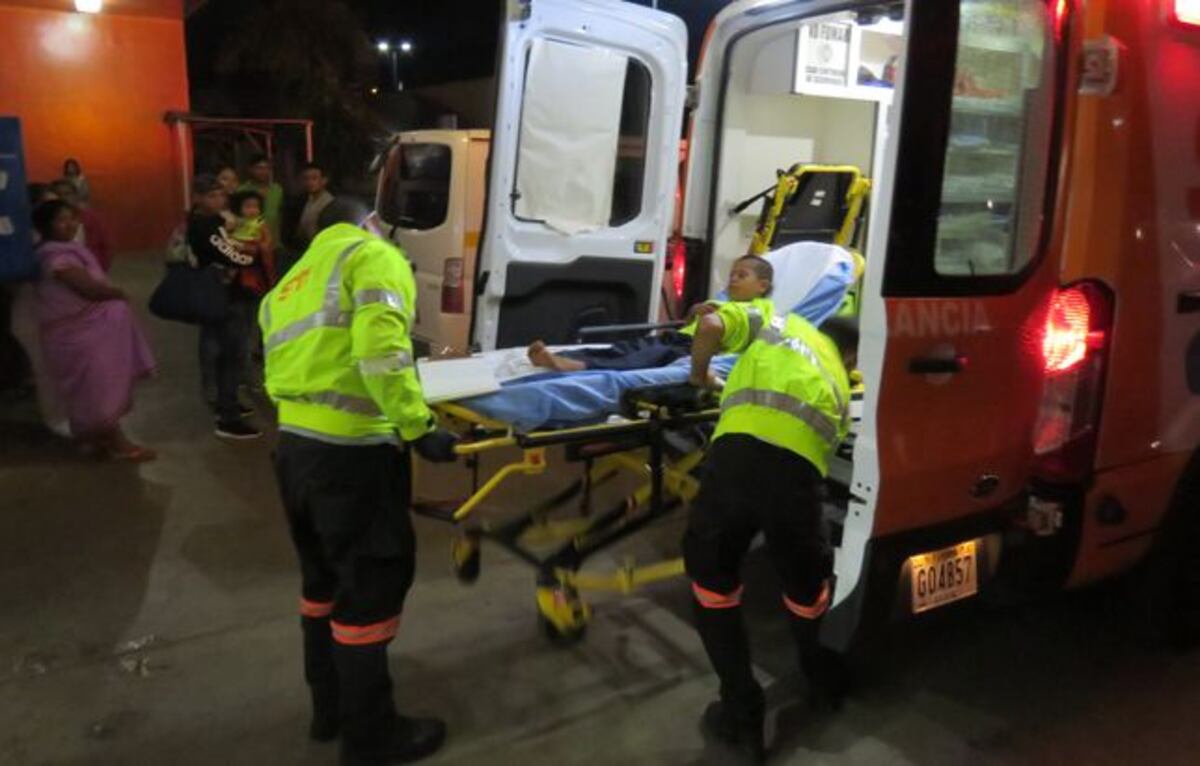 ¡SANTO! Rayo impacta a tres menores y una mujer en el área comarcal 