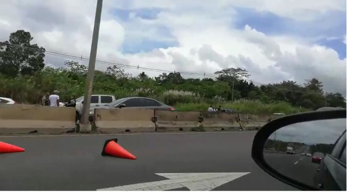 Asesinan a un hombre en plena autopista Arraiján- La Chorrera  dentro de su auto. Video