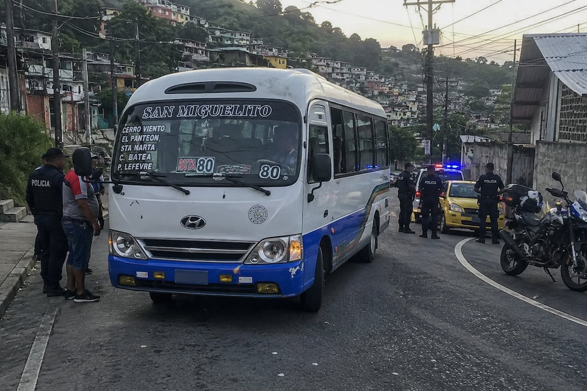 ¡Plomo contra un busito pirata! Rozón de bala en el cachete de pasajero