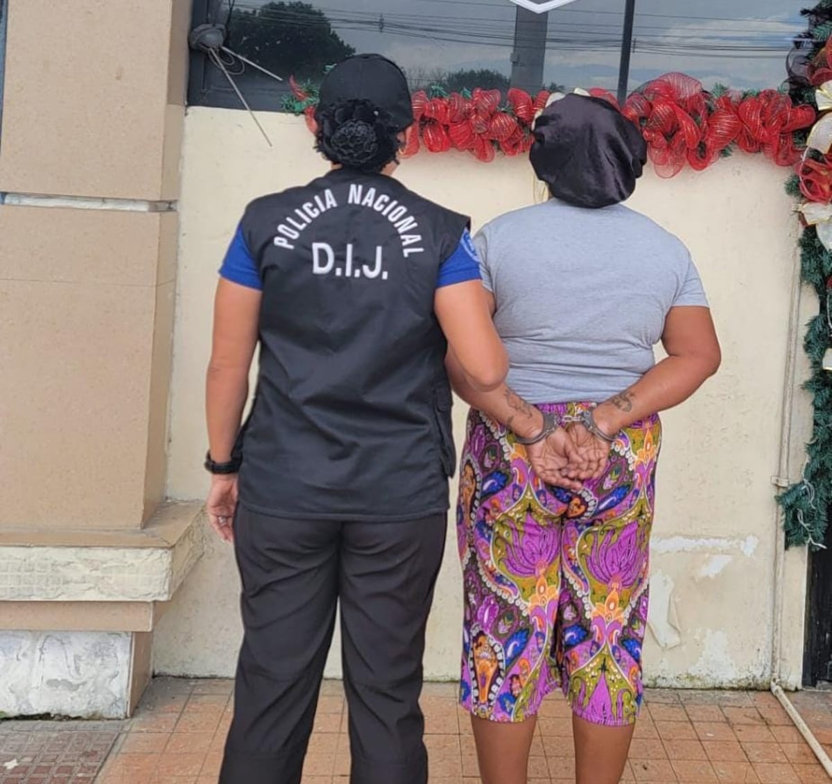 Ex presidenta de club de padres cae por supuesto hurto del seguro estudiantil