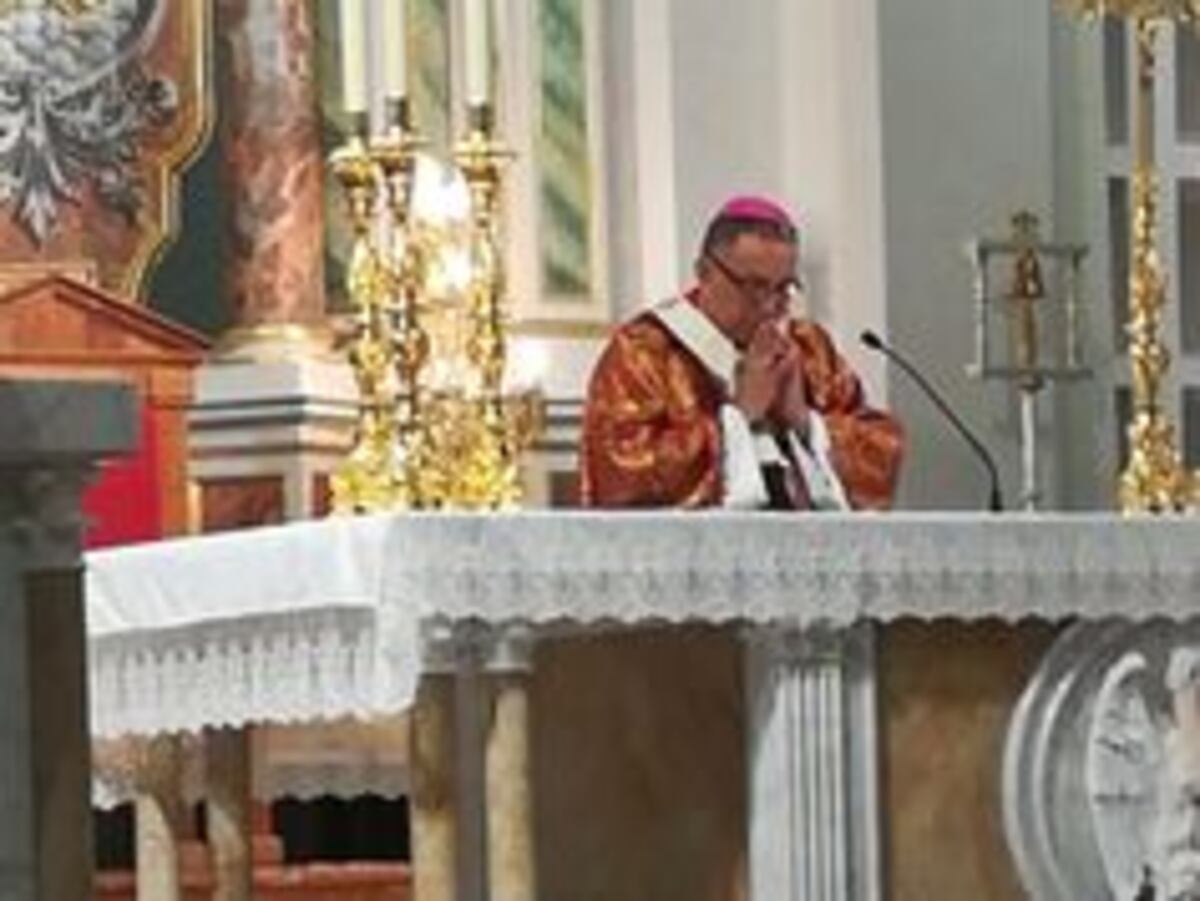 Ulloa revela normas para la reapertura de iglesias católicas y misas