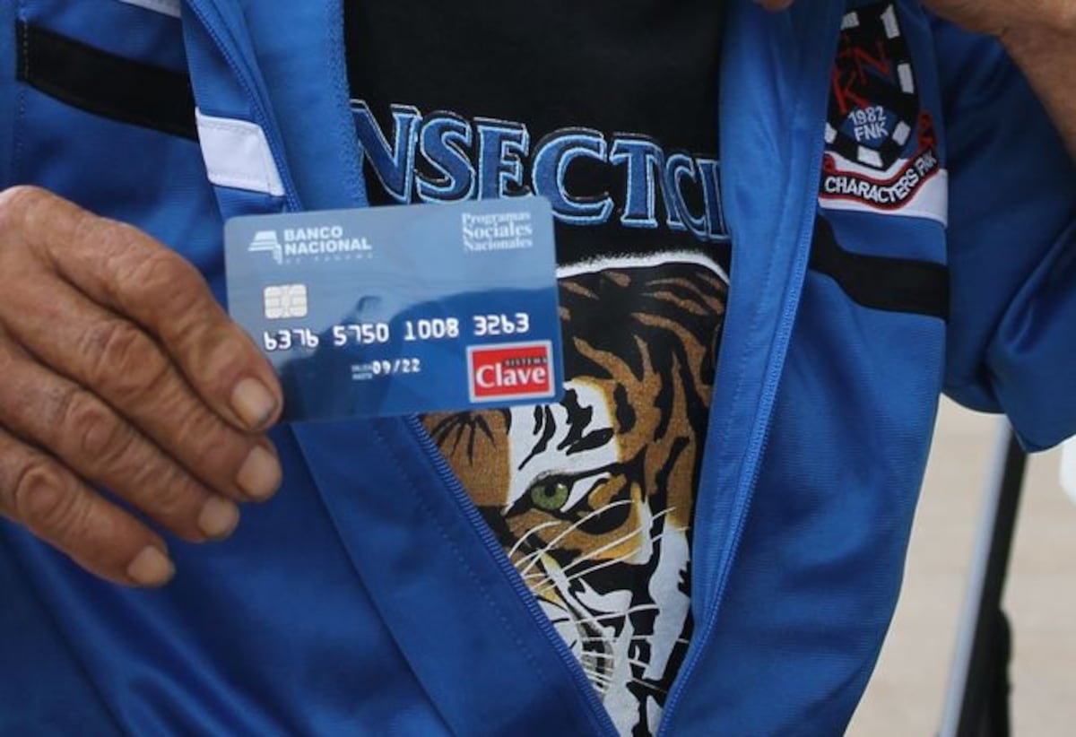 Estudiantes reciben este miércoles el primer pago de la Beca Universal a través del sistema ACH